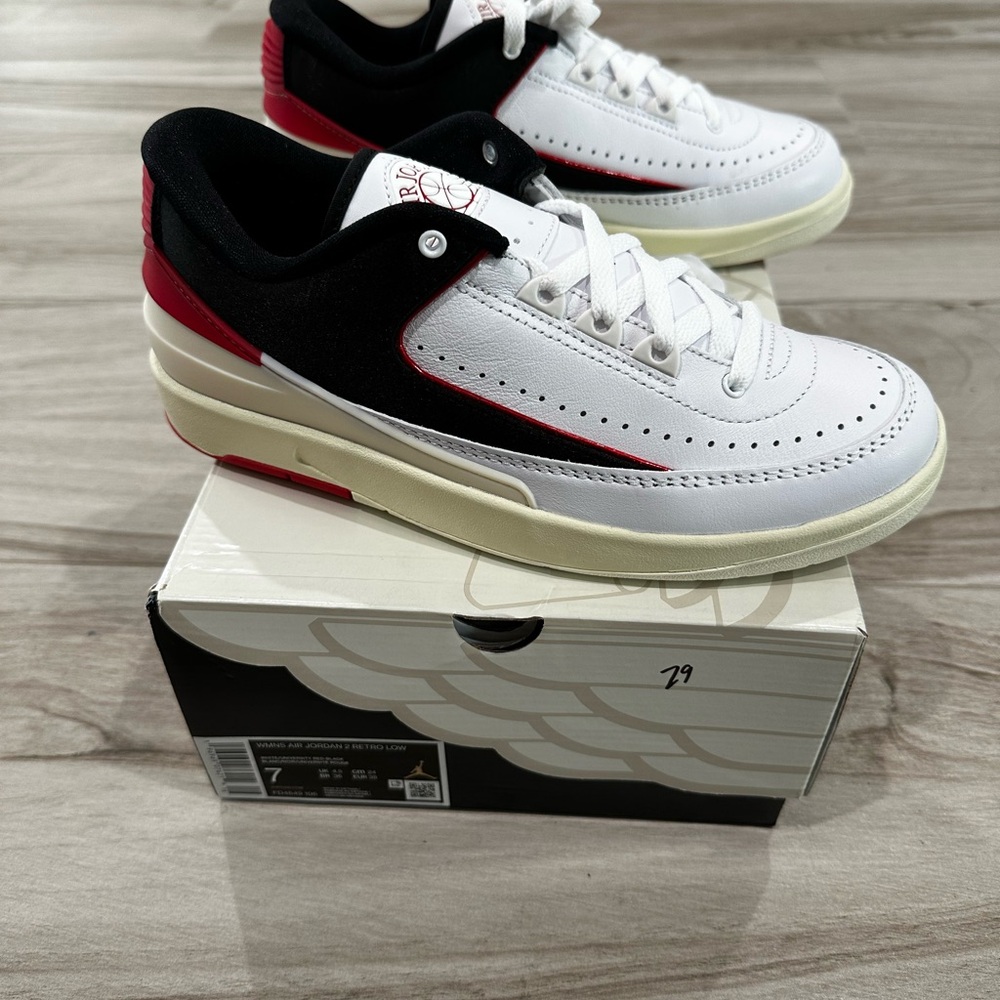 Women’s Air Jordan Retro Low-Top Red, Black &White Sneakers, Size 7, Men’s 5 1/2